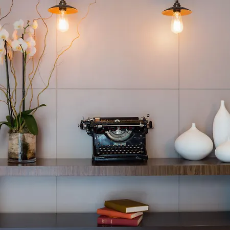 Le Tourville By Inwood فندق