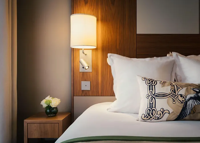 Le Tourville Eiffel 4*